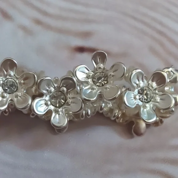 Silver Tone Forget Me Not Stretch Bracelet - Picture 2 of 3